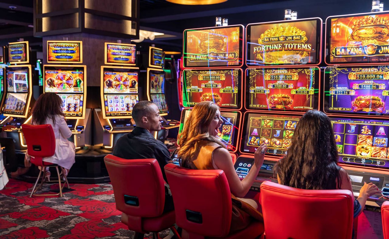Filipino fans watching live basketball sports betting on jilicc